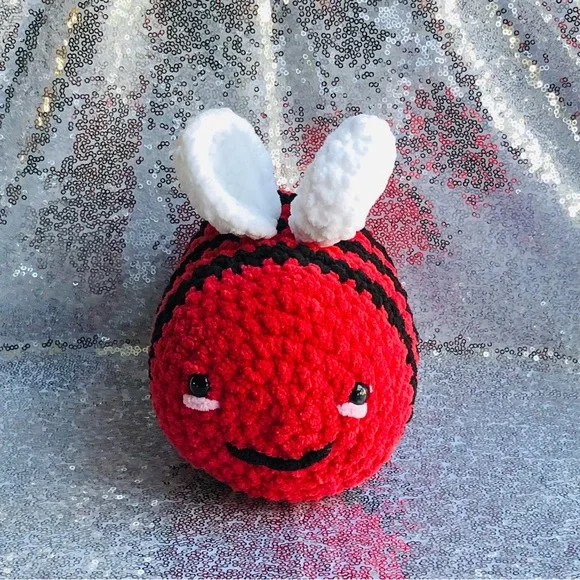 Handmade Plushie Bumblebee - Picture 2 of 15